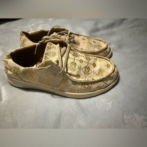 Ariat Women’s slip on trendy western wear in Cream and Gold